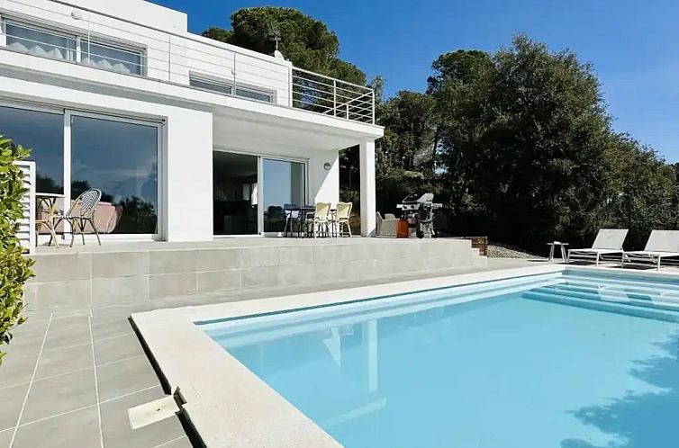 Nieuwe villa met privé zwembad