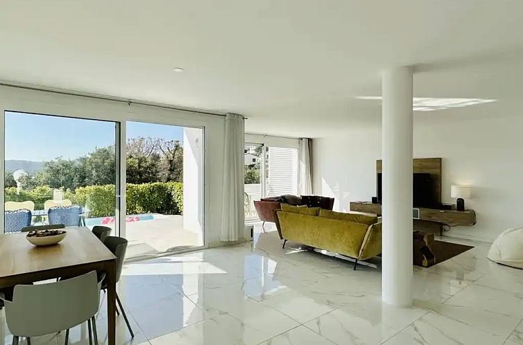 Nieuwe villa met privé zwembad