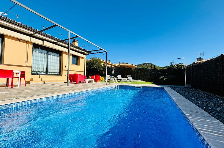 Vakantiehuis Modernes Einfamilienhaus mit Pool