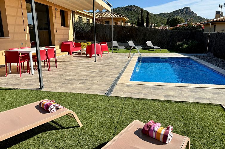 Vakantiehuis Lichtdurchflutete Ferienvilla mit Pool