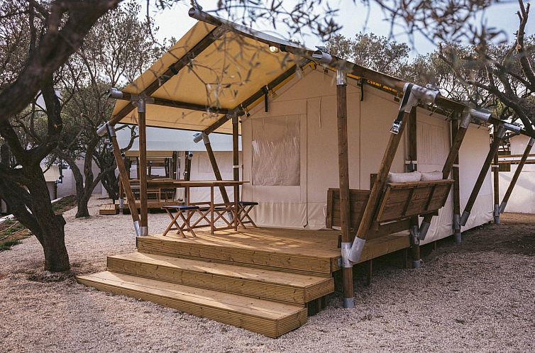 Geniet van een serene vakantie in de Cottage Couple Tent, een charmante safaritent in het schilderachtige Cadaques, Costa Brava.