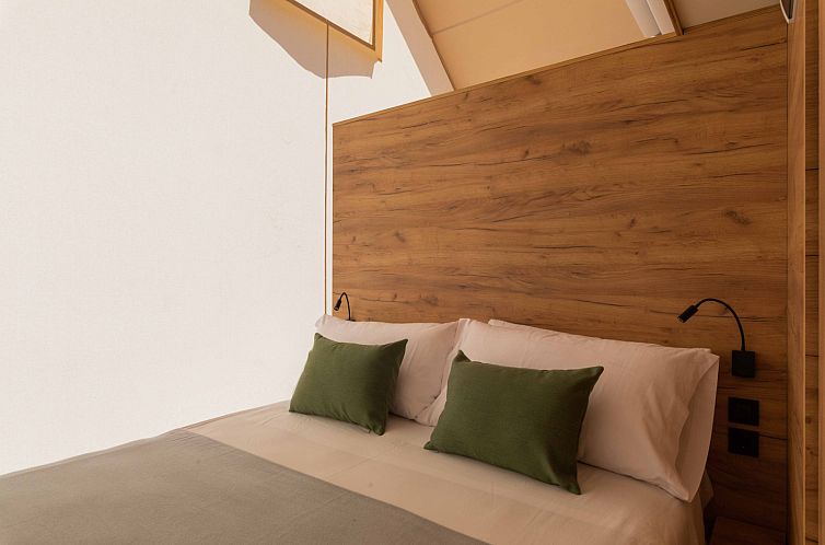Glamping Couple + sanitair