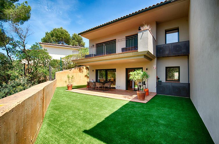 Verblijf in Casa Joaquim, een chalet in Begur, Costa Brava met prachtig uitzicht vanaf het terras.