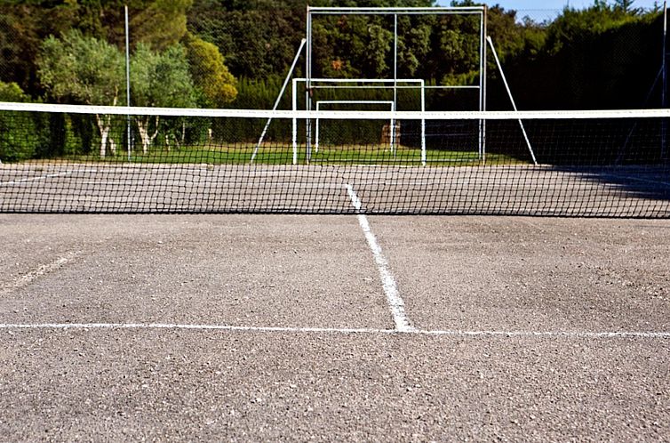 Vakantiehuis Landhaus, 8 Zimmer mit Bad, Schwimmbad, Tennis