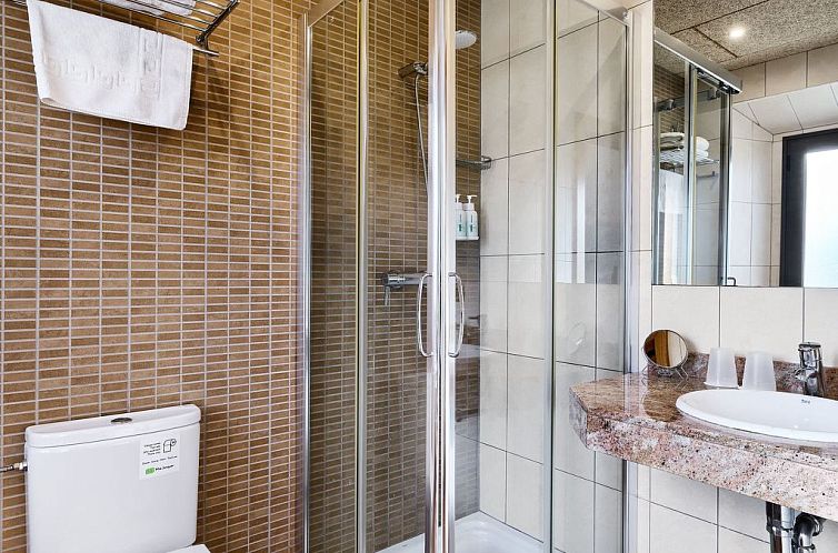 Vakantiehuis Landhaus, 8 Zimmer mit Bad, Schwimmbad, Tennis
