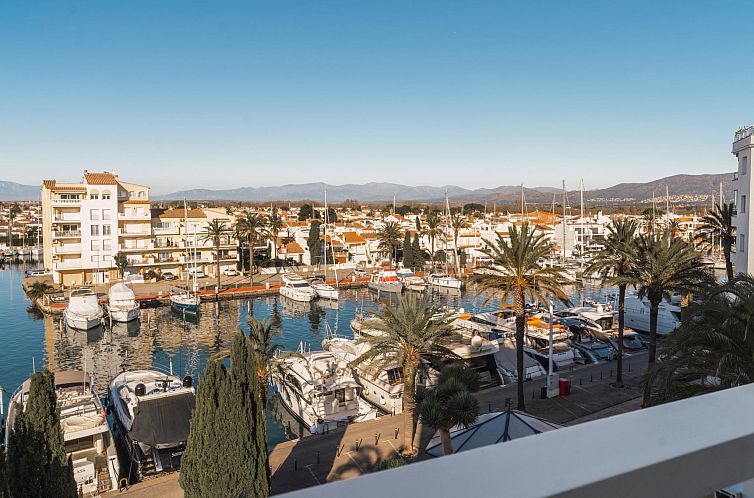 Appartement WELCS APARTAMENTO 202 EMP CON VISTAS AL CANAL