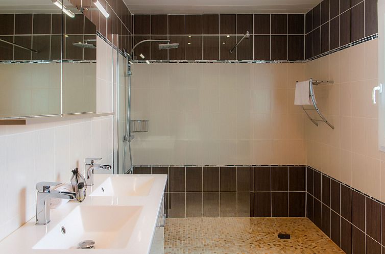 Vakantiehuis WELCS CASA 111 EMP con piscina