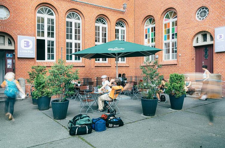 Three Little Pigs Hostel - Your Berlin Castle