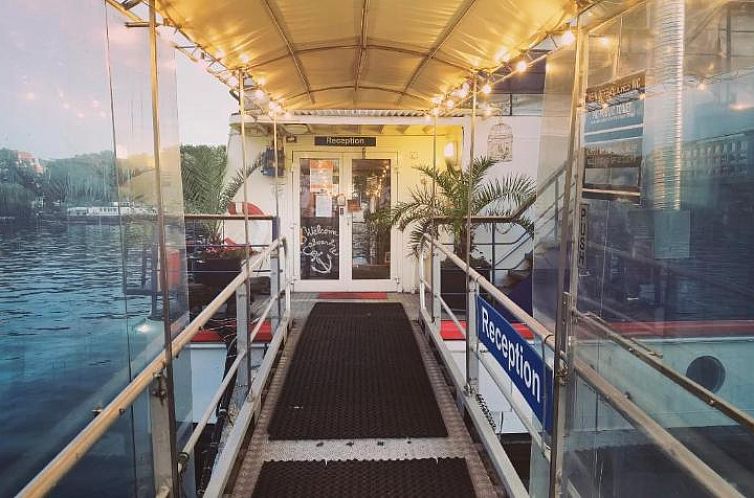 Eastern & Western Comfort Hotelboat