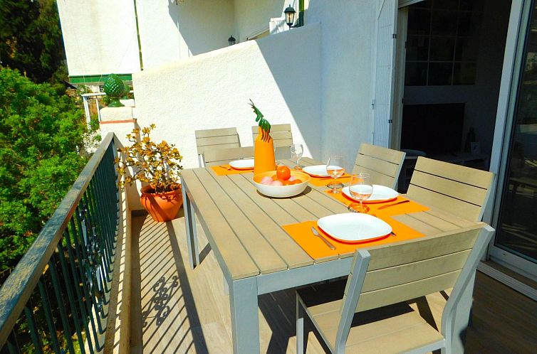 Vakantiehuis Renoviertes Ferienhaus in Roses mit Terrasse