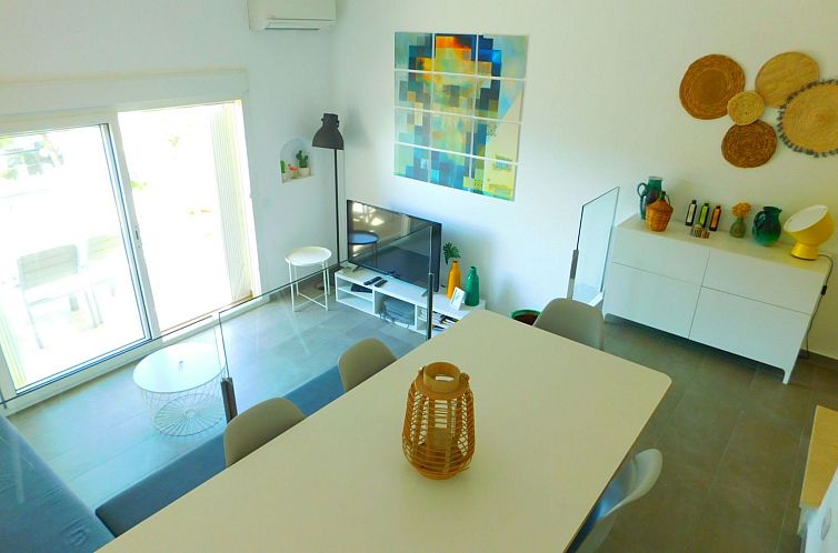 Vakantiehuis Renoviertes Ferienhaus in Roses mit Terrasse