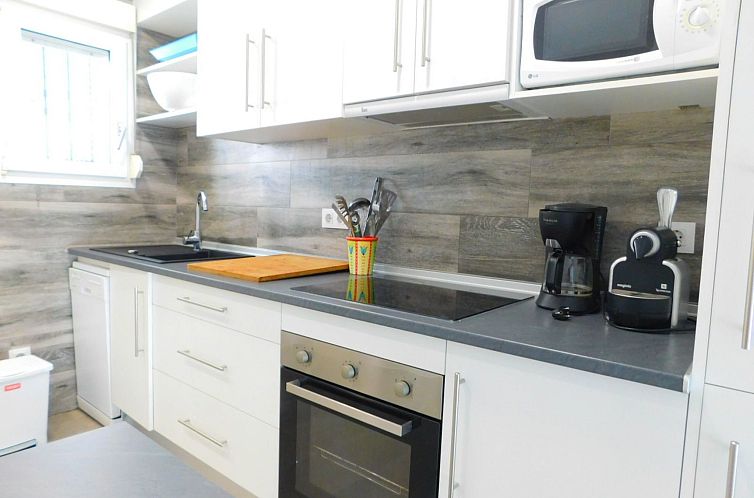 Vakantiehuis Renoviertes Ferienhaus in Roses mit Terrasse