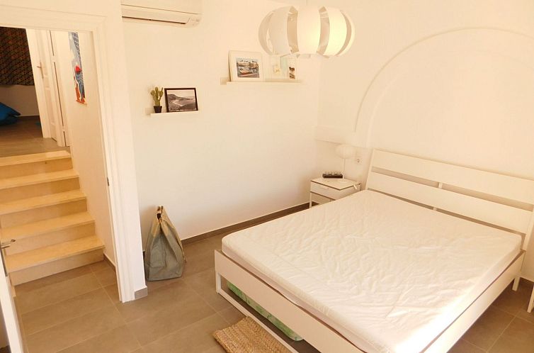 Vakantiehuis Renoviertes Ferienhaus in Roses mit Terrasse