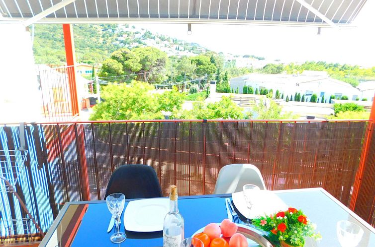 Appartement Wohnung mit 2 Schlafzimmern, Schwimmbad und Park