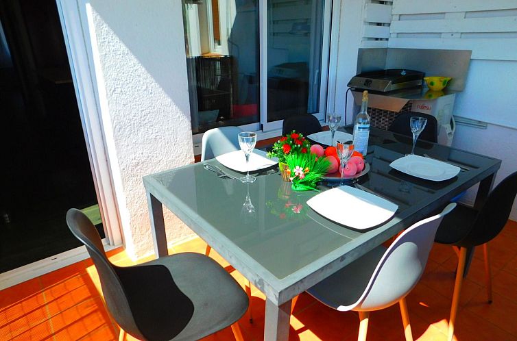 Appartement Wohnung mit 2 Schlafzimmern, Schwimmbad und Park