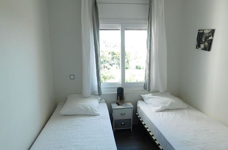 Appartement Wohnung mit 2 Schlafzimmern, Schwimmbad und Park