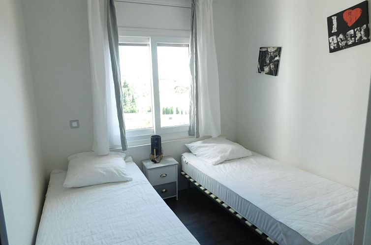 Appartement Wohnung mit 2 Schlafzimmern, Schwimmbad und Park