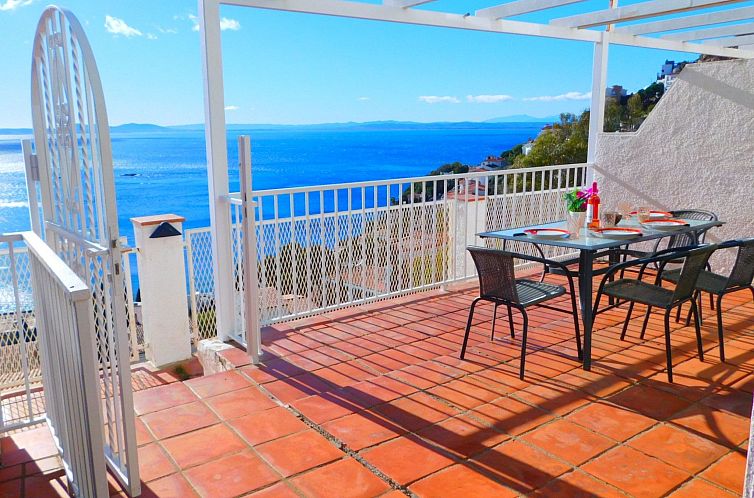 Guest house 1502442 - Holiday property Costa Brava - Vakantiehuis mit privatem Garten und Terrasse