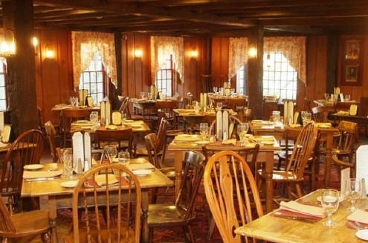 Publick House Historic Inn and Country Motor Lodge