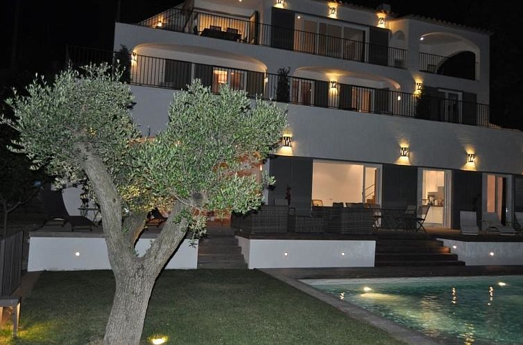 Vakantiehuis Villa mit Charme - Privatpool für Familien