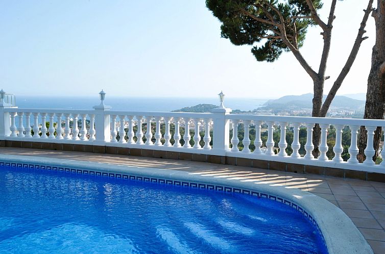 Guest house 1503527 - Holiday property Costa Brava - Vakantiehuis Maison Fluvia für 17 Personen in Lloret de Mar