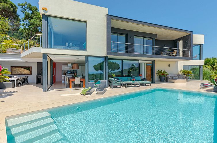 Vakantiehuis Luxuriöse Villa mit fantastischem Meerblick un