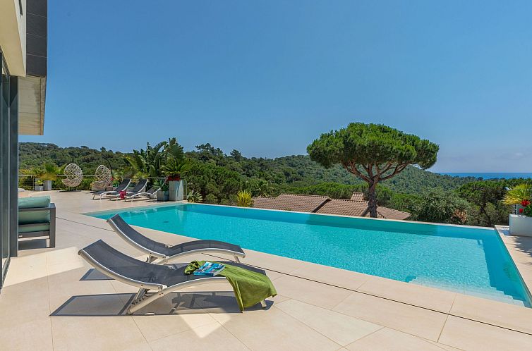 Vakantiehuis Luxuriöse Villa mit fantastischem Meerblick un