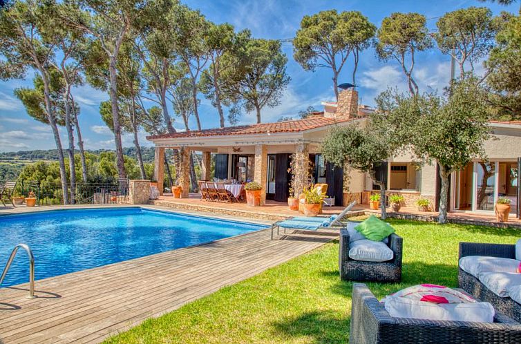 Geniessen Sie den Pool und die ruhige Umgebung in T-101 Villa Simone, einem Ferienhaus in Tamariu, Costa Brava.