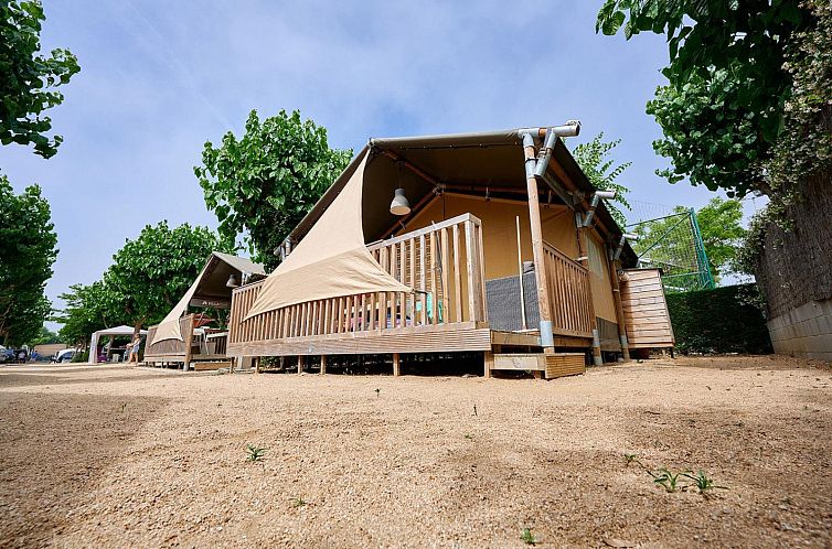 Ervaar het Outback tenthuis in Blanes, Spanje; een unieke glamping lodge met veranda in de prachtige Costa Brava.