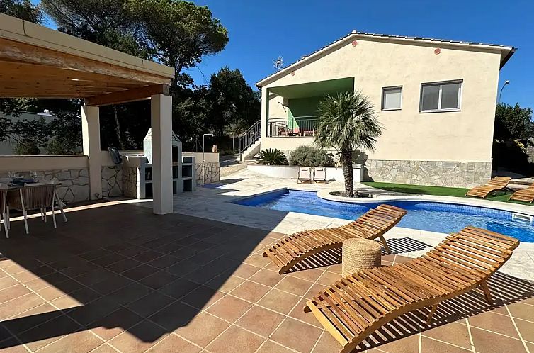Casa Els Pins met verwarmd zwembad