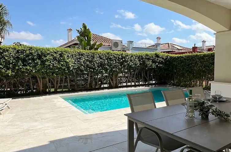 Modern huis met privézwembad