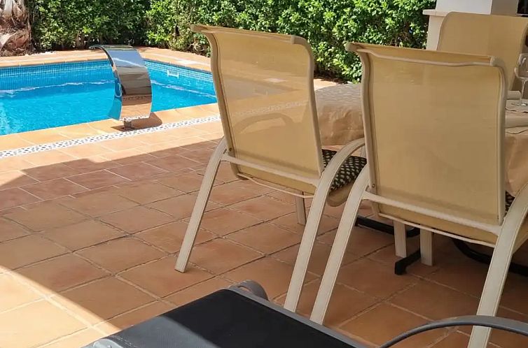 Villa met zwembad aan de fairway