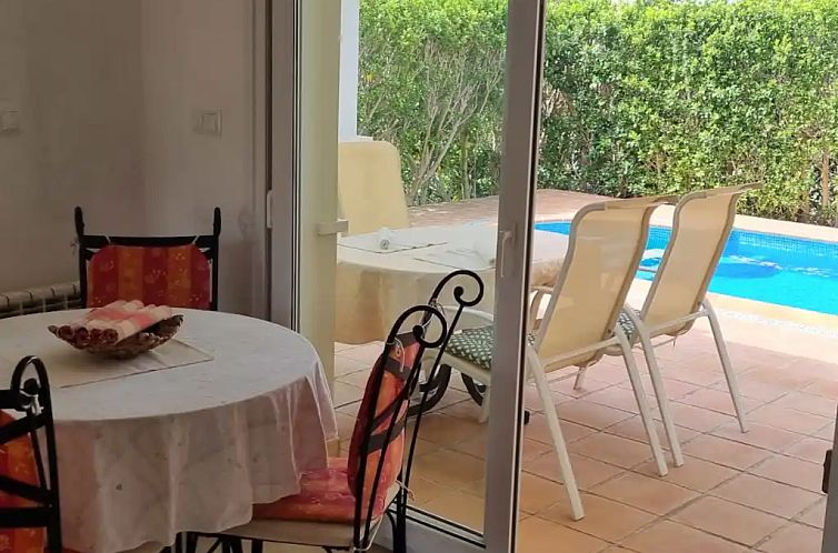 Villa met zwembad aan de fairway