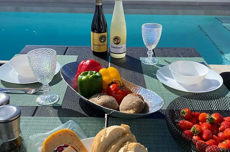 Casa Demi Adore