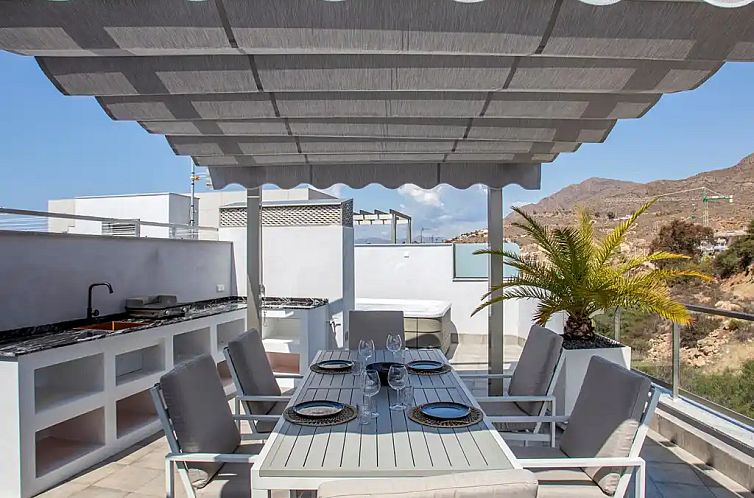 Penthouse aan strand met jacuzzi