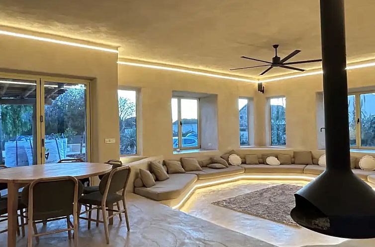 LEONE HUIS