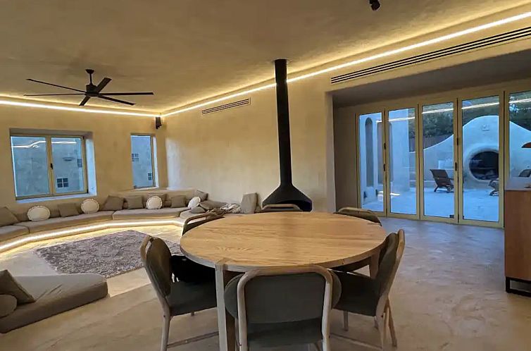LEONE HUIS