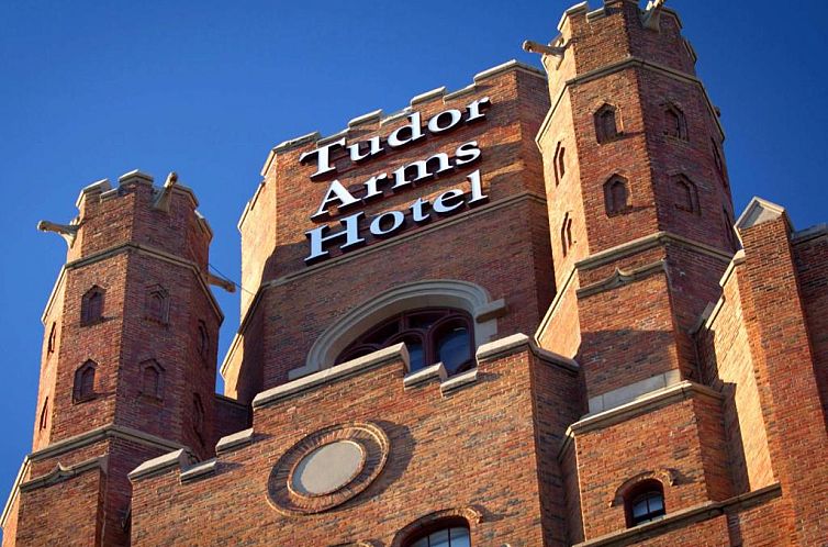 DoubleTree by Hilton - The Tudor Arms Hotel