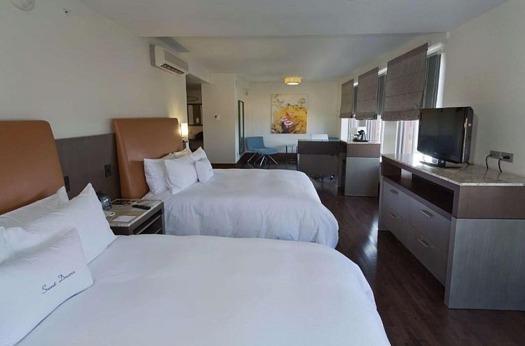 DoubleTree by Hilton - The Tudor Arms Hotel