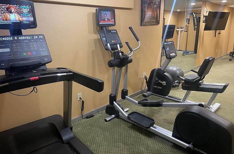 Holiday Inn Express Cleveland Downtown, an IHG Hotel