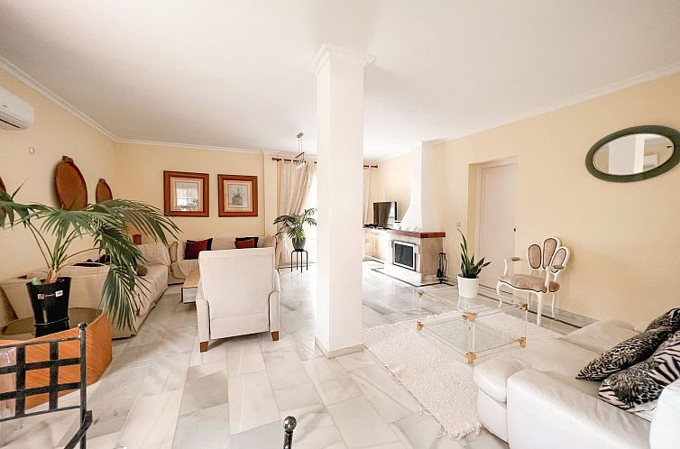 Vakantiehuis Schöne Villa, großer Pool und Garten