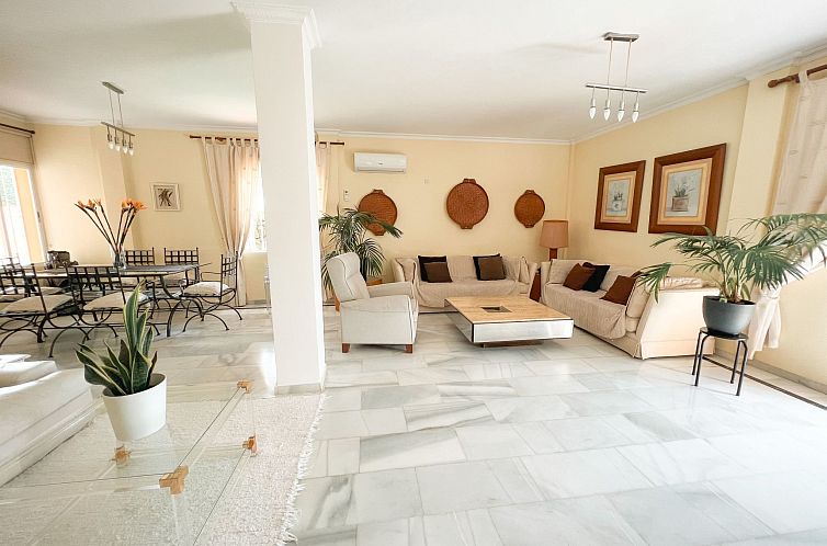 Vakantiehuis Schöne Villa, großer Pool und Garten