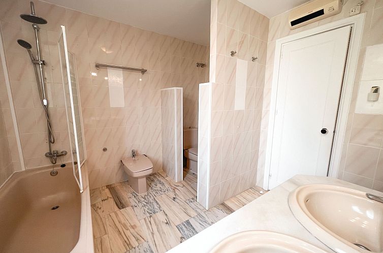 Vakantiehuis Schöne Villa, großer Pool und Garten