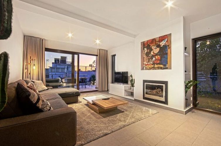 Vakantiehuis Modern Villa close to Costabella beach