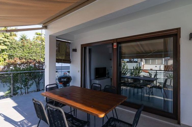 Vakantiehuis Modern Villa close to Costabella beach