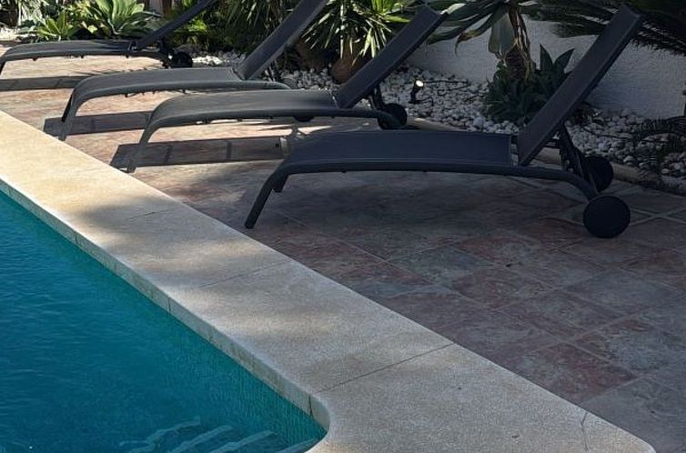 Vakantiehuis Modern Villa close to Costabella beach