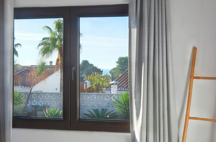 Vakantiehuis Modern Villa close to Costabella beach