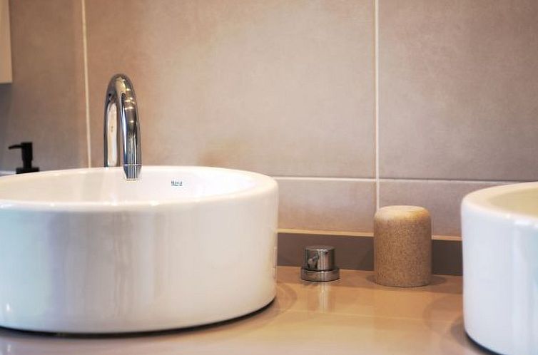 Vakantiehuis Modern Villa close to Costabella beach