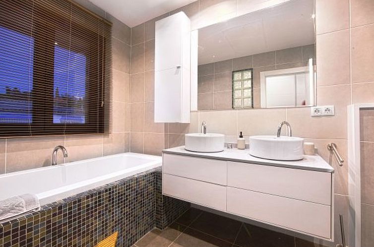 Vakantiehuis Modern Villa close to Costabella beach