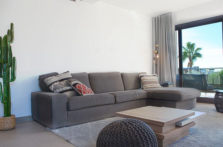 Vakantiehuis Modern Villa close to Costabella beach